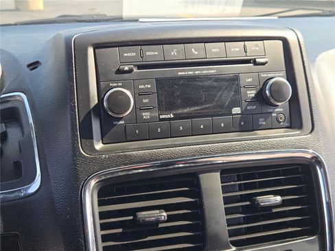 Used 2016 Dodge Grand Caravan SE FWD image 20