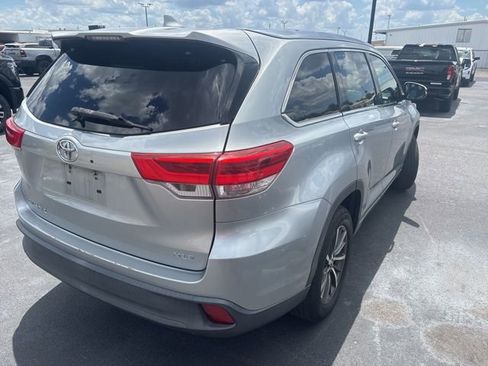 Used 2017 Toyota Highlander XLE FWD image 4