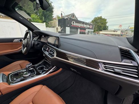 Used 2019 BMW X7 xDrive50i w/ M Sport Package AWD/4WD image 47