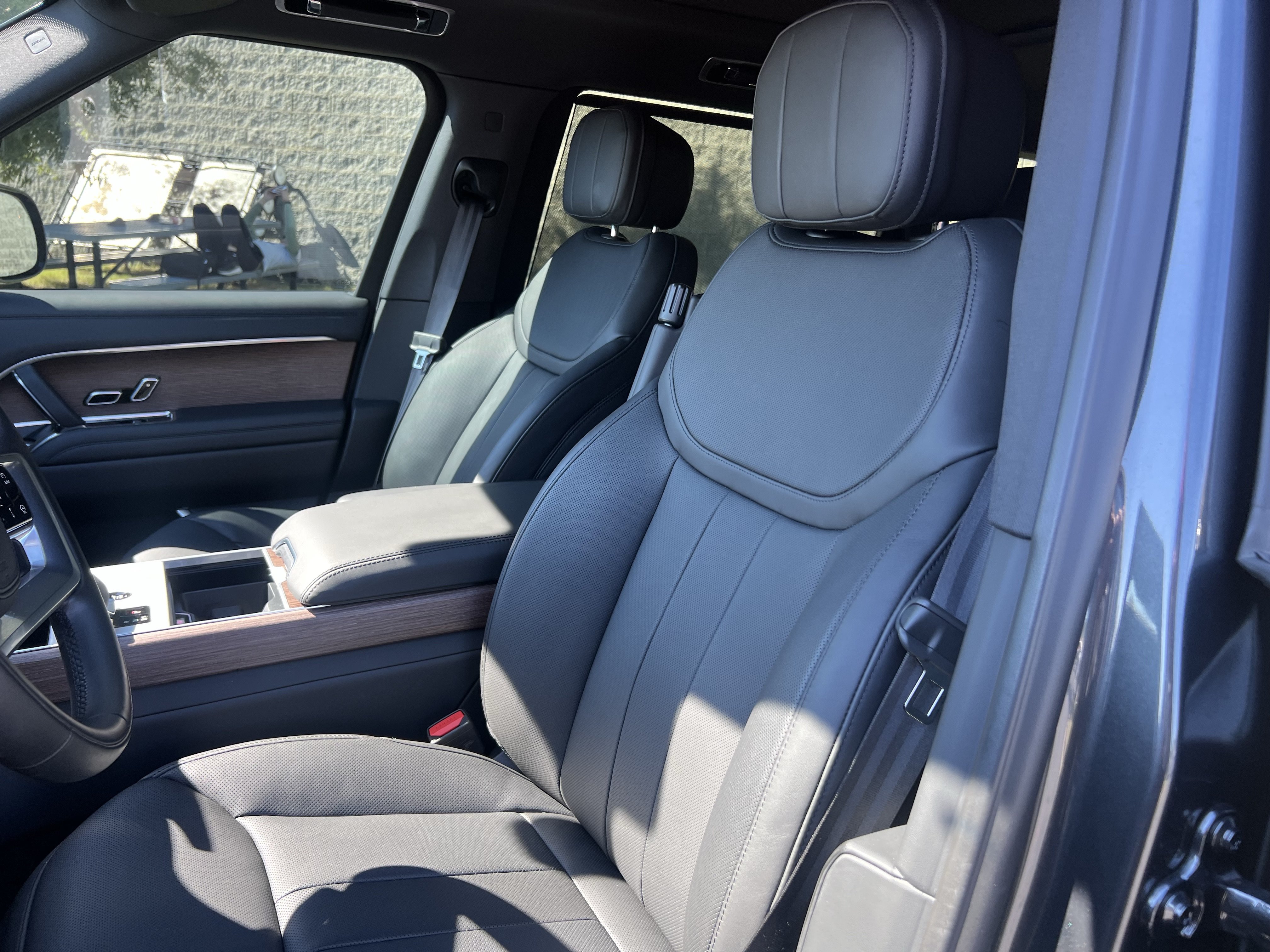 Certified 2024 Land Rover Range Rover Long Wheelbase SE AWD/4WD image 19