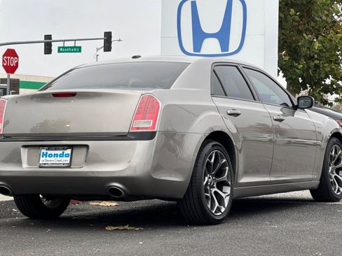 Used 2014 Chrysler 300 image 8