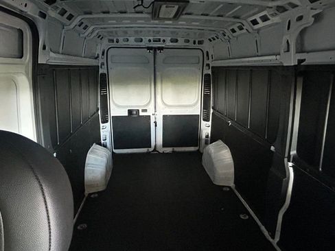 Used 2025 RAM ProMaster 2500 w/ Convenience Group image 15