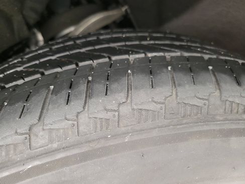 Used 2023 Cadillac Escalade Premium Luxury w/ Performance Package image 4