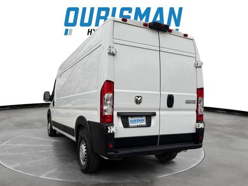 Used 2024 RAM ProMaster 2500 w/ Convenience Group image 4