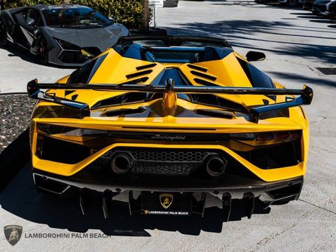 Used 2021 Lamborghini Aventador SVJ image 5
