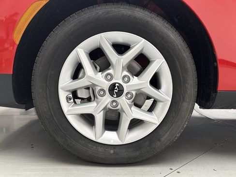 Used 2025 Kia Soul LX w/ LX Technology Package FWD image 21