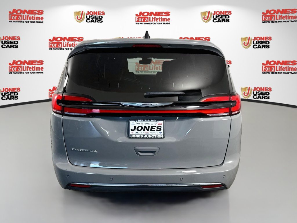 Used 2025 Chrysler Pacifica Select FWD image 14