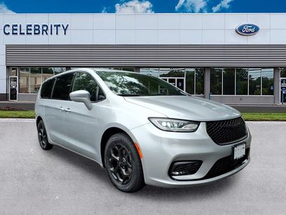 Used 2022 Chrysler Pacifica Touring-L w/ S Appearance Package