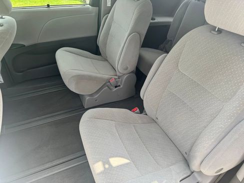 Used 2019 Toyota Sienna LE AWD/4WD image 8