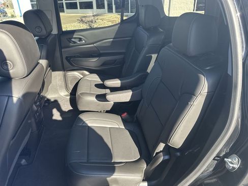 Used 2023 GMC Acadia SLT w/ Preferred Package image 24