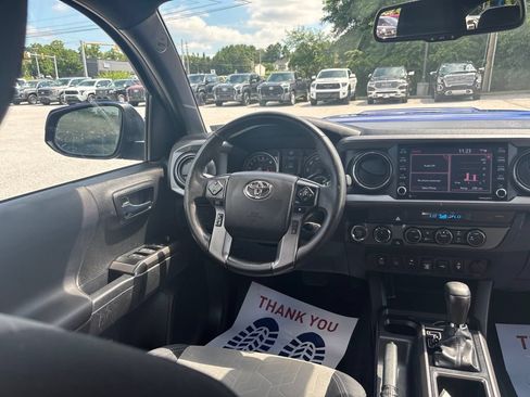 Used 2022 Toyota Tacoma TRD Sport w/ Technology Package AWD/4WD image 19