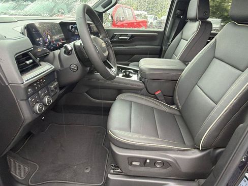 New 2026 Chevrolet Suburban Premier w/ Sun And Tow Package AWD/4WD image 13