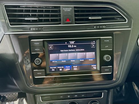 Used 2020 Volkswagen Tiguan S image 18
