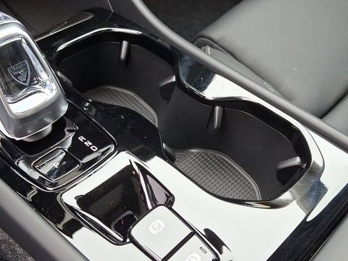 New 2025 Volvo XC40 B5 Plus w/ Protection Package Premier image 16