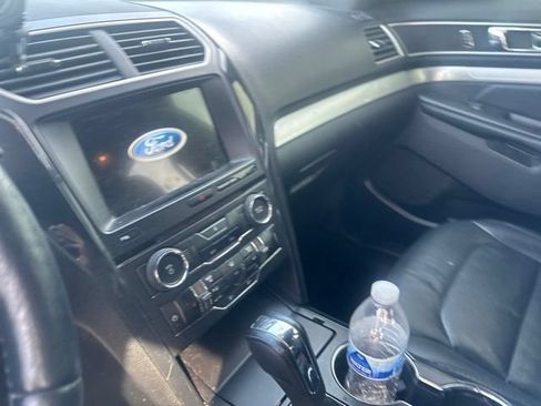 Used 2017 Ford Explorer XLT w/ Equipment Group 202A AWD/4WD image 8