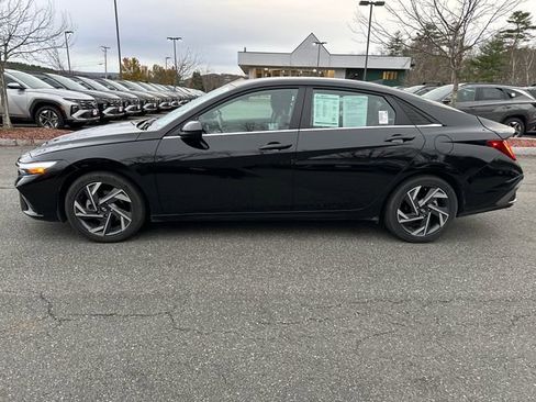 Certified 2025 Hyundai Elantra SEL image 2