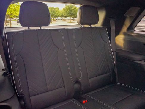 New 2026 Cadillac Vistiq Platinum image 12