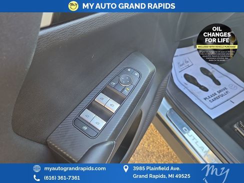 Used 2024 Mitsubishi Outlander ES image 11