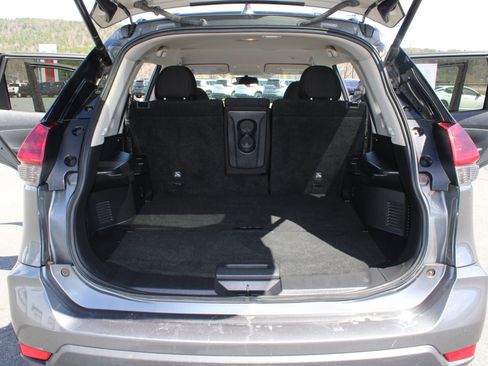 Used 2018 Nissan Rogue SV AWD/4WD image 14