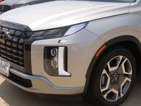 Used 2025 Hyundai Palisade SEL FWD image 2