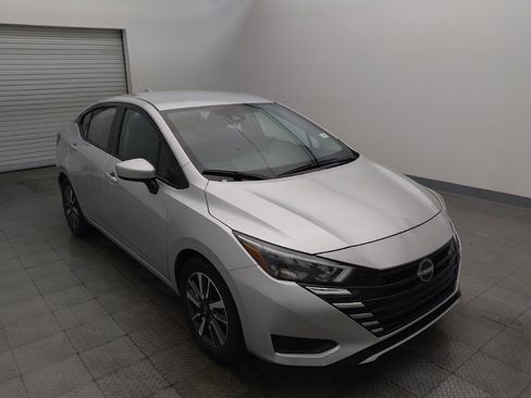 Used 2025 Nissan Versa SV FWD image 13