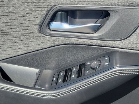 Used 2023 Nissan Rogue SV image 15