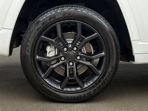 Used 2023 Jeep Grand Cherokee 30th Anniversary AWD/4WD image 11