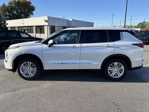 Used 2022 Mitsubishi Outlander ES image 4