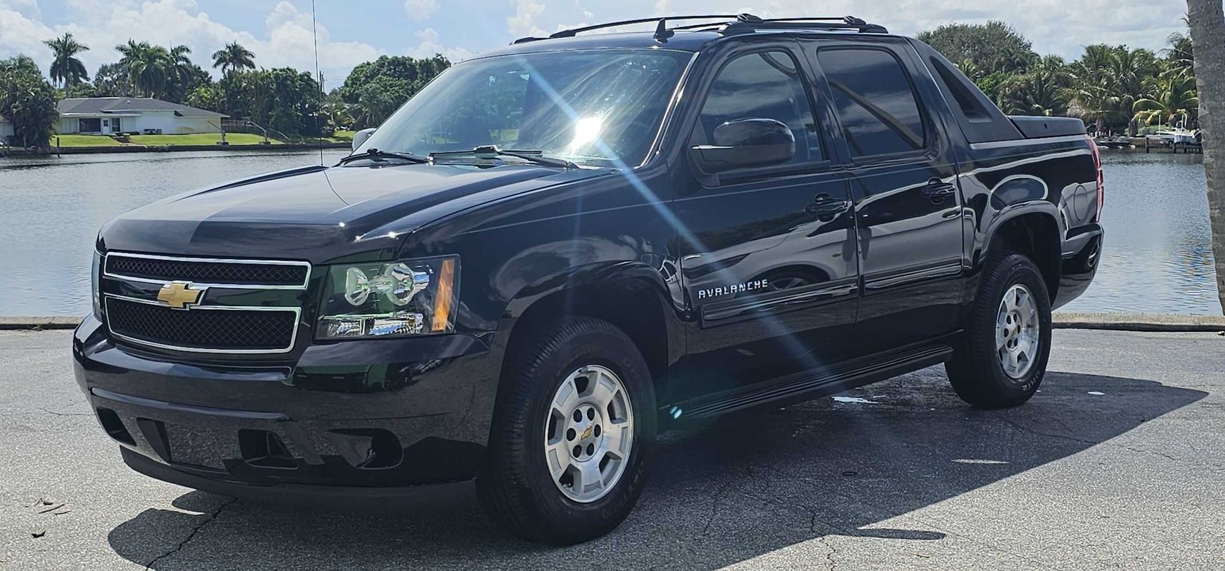 Used 2012 Chevrolet Avalanche LS RWD image 1