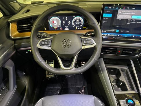 New 2026 Volkswagen Tiguan SEL R-Line image 13