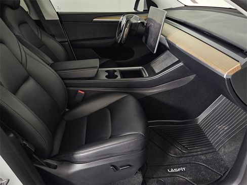 Used 2023 Tesla Model Y Long Range image 30