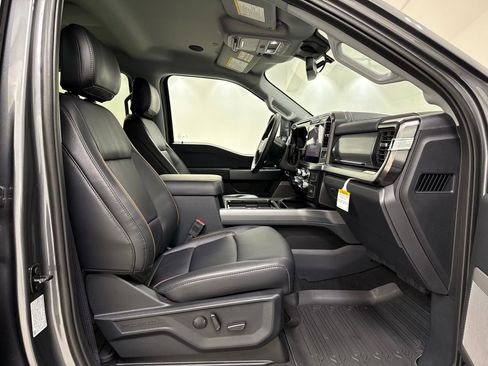 New 2026 Ford F250 Lariat w/ Black Appearance Package AWD/4WD image 32
