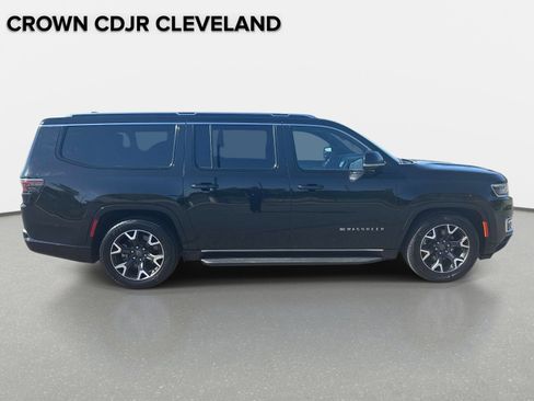 Used 2023 Jeep Wagoneer L Series III w/ Preferred Equipment Group AWD/4WD image 4