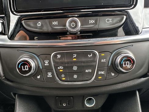 Used 2023 Chevrolet Traverse LT AWD/4WD image 23