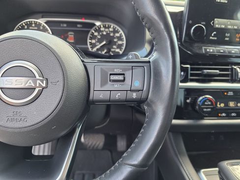 Used 2024 Nissan Pathfinder SL FWD image 24