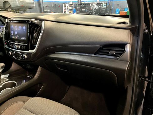 Used 2022 Chevrolet Traverse LT image 13