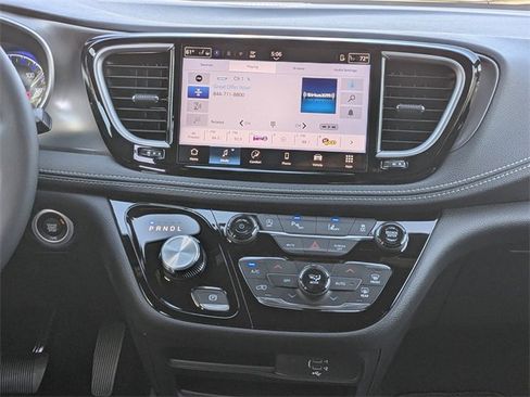 New 2026 Chrysler Pacifica Select image 17