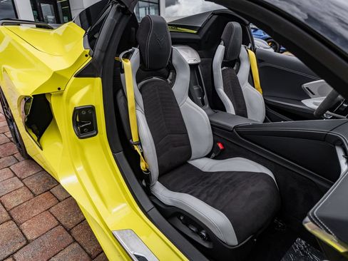 Used 2023 Chevrolet Corvette Stingray Preferred Conv w/ Z51 Performance Package RWD image 34
