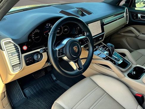 Used 2023 Porsche Cayenne Platinum Edition image 13