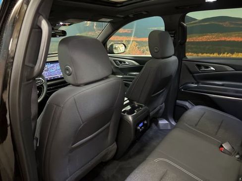 Used 2025 Chevrolet Traverse LT w/ Sun and Wheel Package image 49