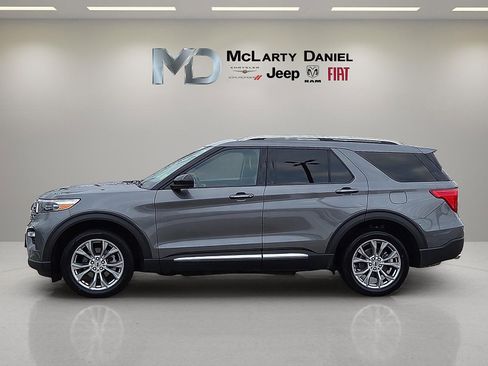 Used 2023 Ford Explorer Limited image 3