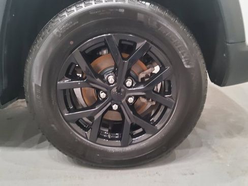 Used 2024 Jeep Grand Cherokee Altitude image 42