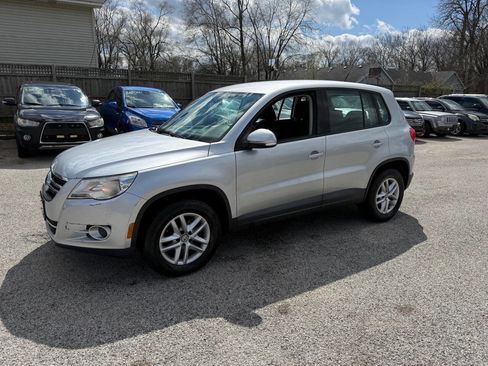 Used 2011 Volkswagen Tiguan SE image 11
