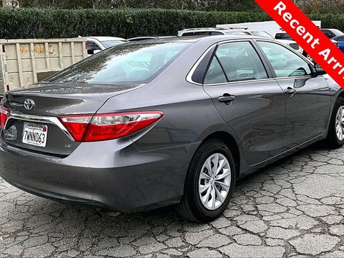 Used 2017 Toyota Camry LE image 4
