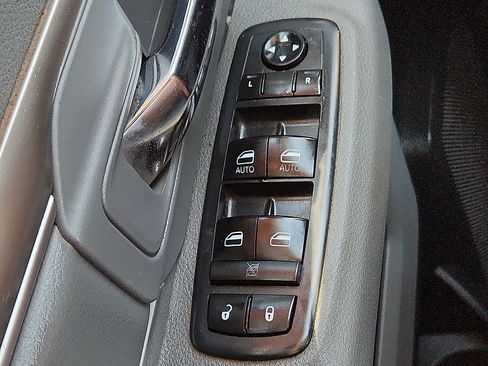 Used 2020 RAM 1500 Classic SLT AWD/4WD image 17
