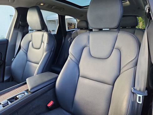 Used 2023 Volvo XC60 B5 Plus w/ Climate Package image 22