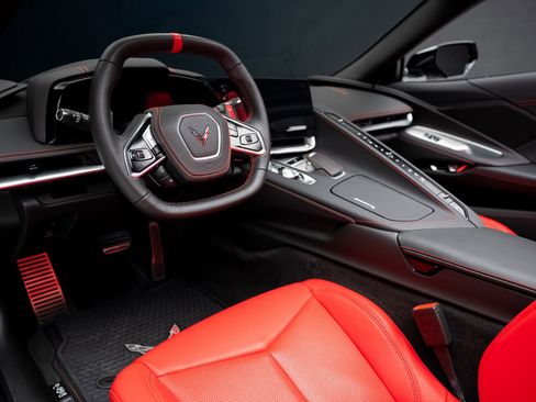 Used 2025 Chevrolet Corvette Stingray Convertible w/ 1LT image 2