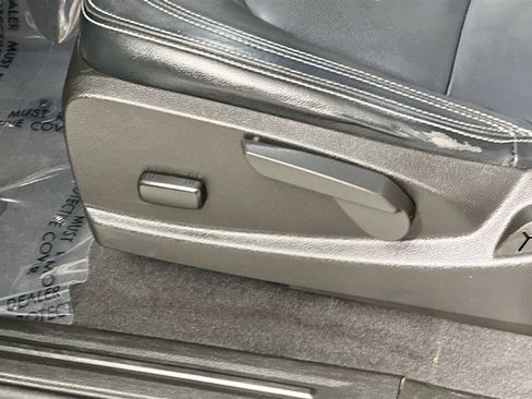 Used 2019 GMC Canyon SLE w/ Driver Alert Package image 16