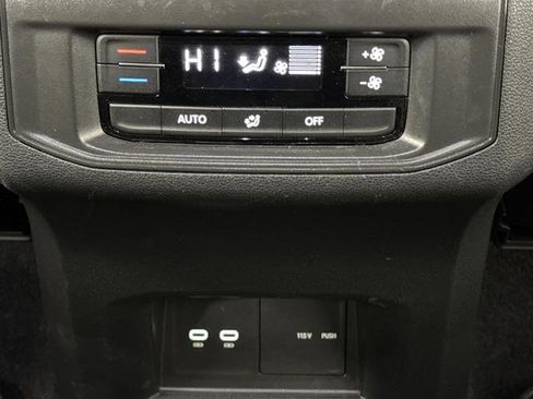 Used 2023 Volkswagen Atlas SE image 31