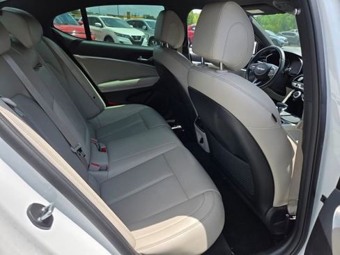 Used 2022 Genesis G70 2.0T RWD image 14
